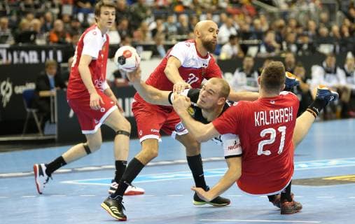 Timur Dibirov (Russland), Paul Drux (Deutschland),Gleb Kalarash (Russland) beim Spiel Russland gegen Deutschland der Handball- WM 2019 der Maenner am 14.01.2019 in der Mercedes-Benz Arena in Berlin Handball - WM 2019 - Gruppe A - Deutschland - Russland