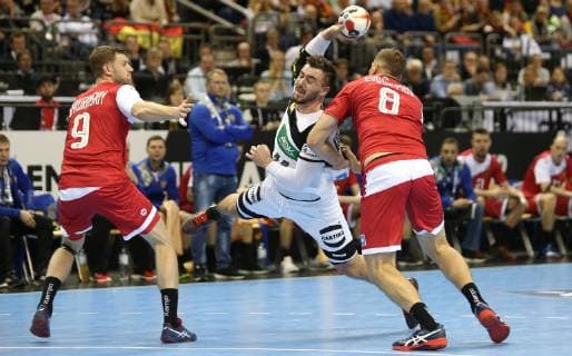 Jannik Kohlbacher (Deutschland) beim Wurf auf das Tor beim Spiel Russland gegen Deutschland der Handball- WM 2019 der Maenner am 14.01.2019 in der Mercedes-Benz Arena in Berlin Handball - WM 2019 - Gruppe A - Deutschland - Russland