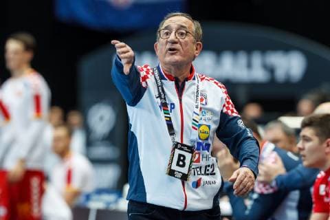 Muenchen, Deutschland, 14.01.2019, IHF Handball WM 2019, Gruppe B, Kroatien - Mazedonien, Trainer Lino Cervar (CRO) gestikuliert, gestik ( DeFodi048