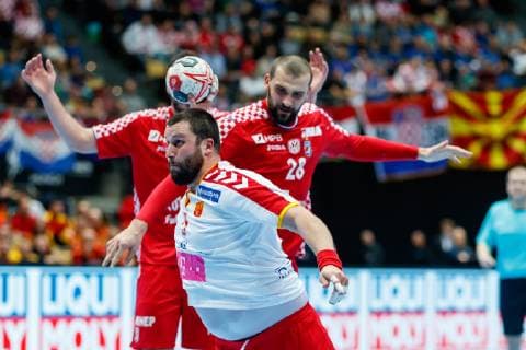 Muenchen, Deutschland, 14.01.2019, IHF Handball WM 2019, Gruppe B, Kroatien - Mazedonien, Stojanche Stoilov (MKD) und Zeljko Musa (CRO) im Zweikampf ( DeFodi048