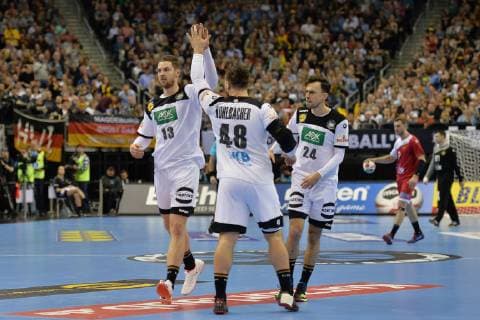 Handball, Herren, Weltmeisterschaft 2019 in Deutschland und Dänemark, Gruppe A, 3. Spieltag, Deutschland - Russland, Hendrik Pekeler (Nr. 13, Deutschland), Jannik Kohlbacher (Nr. 48, Deutschland), Patrick Groetzki (Nr. 24, Deutschland), 14.01.19, Copyright: xMichaelxHundtx xMatthiasxKochx