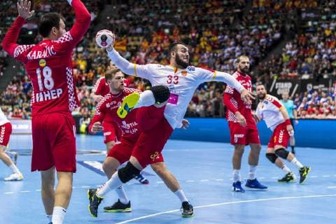 Muenchen, Deutschland 14. Januar 2019: WM 2019 Männer - Gruppe B - Kroatien vs. Mazedonien v.li. Igor Karacic (Kroatien), Zharko Peshevski (Mazedonien) Muenchen Olympiahalle Bayern Deutschland