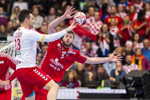 Muenchen, Deutschland 14. Januar 2019: WM 2019 Männer - Gruppe B - Kroatien vs. Mazedonien Filip Lazarov (Mazedonien), Domagoj Duvnjak (Kroatien THW Kiel) Muenchen Olympiahalle Bayern Deutschland