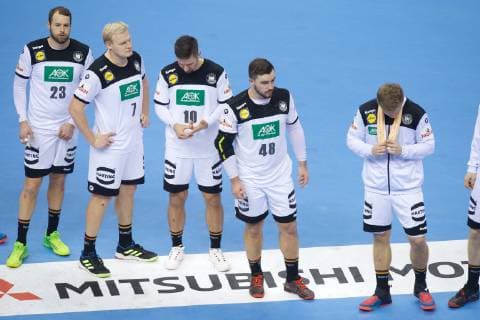 Handball Berlin 14.01.2019 Weltmeisterschaft 2019 Weltmeisterschaften der Männer Gruppe A Russland (RUS) - Deutschland (GER) niedergeschlagene Deutsche Spieler vlnr Steffen Fäth (Deutschland, No.23) Faeth Fath Patrick Wiencek (Deutschland, No.07) Fabian Wiede (Deutschland, No.10) Jannik Kohlbacher (Deutschland, No.48) Franz Semper (Deutschland, No.32)