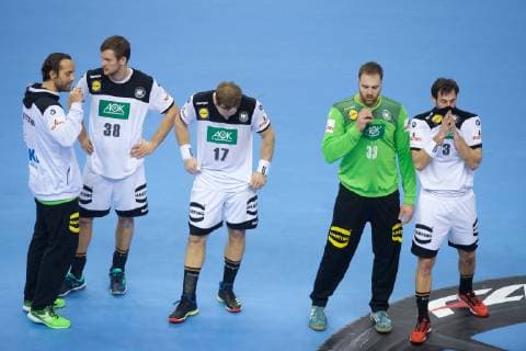 Sport Bilder des Tages Handball Berlin 14.01.2019 Weltmeisterschaft 2019 Weltmeisterschaften der Männer Gruppe A Russland (RUS) - Deutschland (GER) niedergeschlagene Deutsche Spieler vlnr Silvio Heinevetter (Deutschland, TW, No.12) Fabian Böhm (Deutschland, No.38) Bohm Boehm Steffen Weinhold (Deutschland, No.17) Andreas Wolff (Deutschland, TW, No.33) Uwe Gensheimer (Deutschland, No.03)