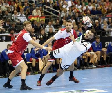GER, Deutschland vs Russland 14.01.2019, Mercedes Benz Arena, Berlin, GER, Deutschland vs Russland, im Bild Jannik Kohlbacher (GER 48), Vitaly KOMOGOROV (RUS 34), Gleb KALARASH (RUS 21)