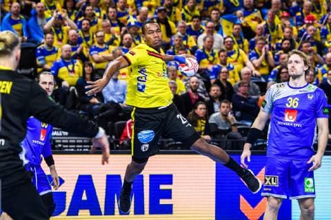 190114 Adelino Pestana of Angola against goalkeeper Mikael Appelgren and Jesper Nielsen of Sweden during the IHF World Handball Championship match between Sweden and Angola on January 14, 2019 in Copenhagen. Photo: Ludvig Thunman BILDBYRN kod LT 35578 Copyright: LUDVIGxTHUNMAN BB190114LT006