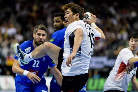 Frankreich vs Korea, Handball Weltmeisterschaft 2019, 14.01.2019 Dongmyung Kim (COR 15) beim Spiel zwischen Frankreich und Korea bei der Handball Weltmeisterschaft in Berlin am 14.01.2019, , Berlin BER Germany Mercedes-Benz-Arena