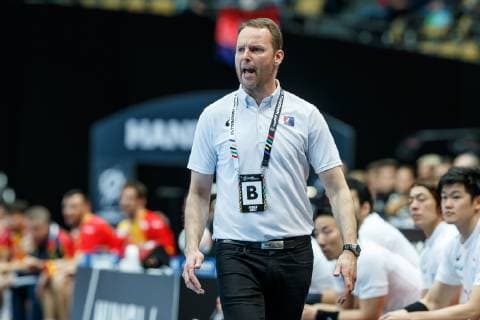 Muenchen, Deutschland, 14.01.2019, IHF Handball WM 2019, Gruppe B, Spanien - Japan, Trainer Dagur Sigurdsson (JPN) gestikuliert, gestik ( DeFodi048