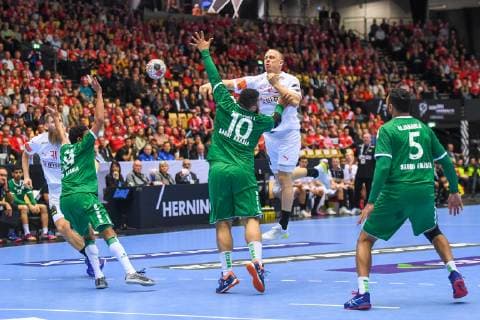 HANDBALL - IHF WC, DEN vs KSA HERNING,DENMARK,14.JAN.19 - HANDBALL - IHF Men s World Championships, international match Länderspiel Denmark vs Saudi Arabia. Image shows Nikolaj Oris (DEN), Fahad Alfarhan (KSA), Morten Toft Olsen (DEN), Ali Alibrahim and Hassan Aljanabi (KSA). GEPAxpictures xOliverxLerch