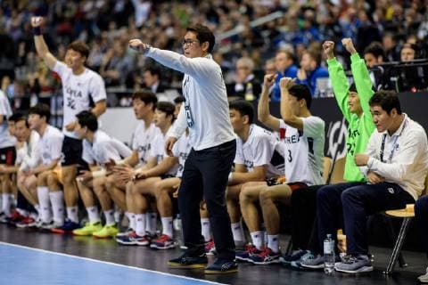 Frankreich vs Korea, Handball Weltmeisterschaft 2019, 14.01.2019 Trainer Young Shin Cho (COR) beim Spiel zwischen Frankreich und Korea bei der Handball Weltmeisterschaft in Berlin am 14.01.2019, , Berlin BER Germany Mercedes-Benz-Arena