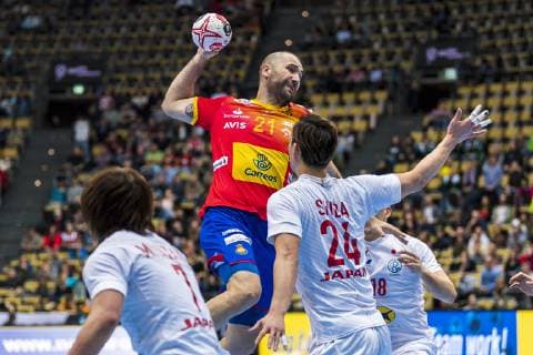 Muenchen, Deutschland 14. Januar 2019: WM 2019 Männer - Gruppe B - Spanien vs. Japan Joan Canellas (Spanien), Hiroki Shida (Japan) Muenchen Olympiahalle Bayern Deutschland