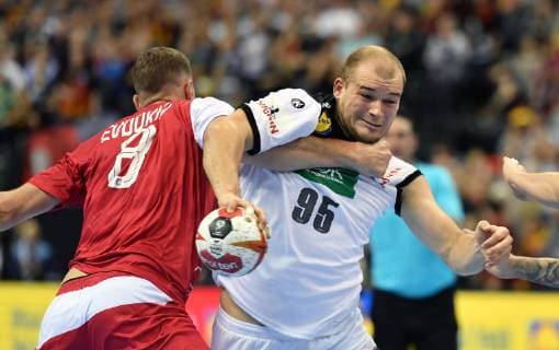 Paul Drux (Deutschland), im Zweikampf mit Egor Evdokimov (Russland), Russland-Deutschland Russia-Germany IHF Handball Weltmeisterschaft 2019, Hanball World Championship WM Weltmeisterschaft 2019, Herren, Männer, Maenner, men, Handball, Deutschland, Germany, Vorrunde, Gruppe A, group A Berlin, 14.1.2019