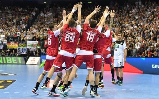 Sport Themen der Woche KW03 Sport Bilder des Tages Die Mauer der Russen, von links Sergey Kosorotov (Russland), Dmitry Zhitnikov (Russland), Sergej Gorpishin (Russland), Dmitrii Kiselev Daniil Shishkarev (Russland), Timur Dibirov (Russland), Russland-Deutschland Russia-Germany IHF Handball Weltmeisterschaft 2019, Hanball World Championship WM Weltmeisterschaft 2019, Herren, Männer, Maenner, men, Handball, Deutschland, Germany, Vorrunde, Gruppe A, group A Berlin, 14.1.2019