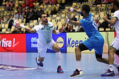 26th Mens Handball World Championship WM Weltmeisterschaft Saudi-Arabien vs Tunesien, 15.01.19 Alsalam (Saudi-Arabien, 44) gegen Oussama Hosny (Tunesien, 13)