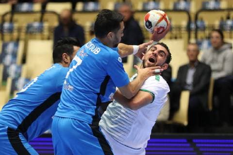 26th Mens Handball World Championship WM Weltmeisterschaft Saudi-Arabien vs Tunesien, 15.01.19 Alsalam (Saudi-Arabien, 44) gegen Marouane Chouiref (Tunesien, 90) und Ramzi Majdoub (Tunesien, 07)