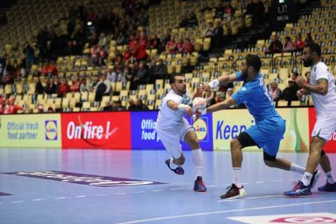 26th Mens Handball World Championship WM Weltmeisterschaft Saudi-Arabien vs Tunesien, 15.01.19 Alsalam (Saudi-Arabien, 44) gegen Oussama Hosny (Tunesien, 13)