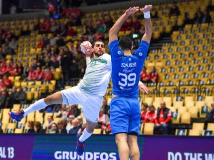 HANDBALL - IHF WC, KSA vs TUN HERNING,DENMARK,15.JAN.19 - HANDBALL - IHF Men s World Championships, international match Länderspiel Saudi Arabia vs Tunisia. Image shows Mahdi Alsalem (KSA) and Mohamed Soussi (TUN). GEPAxpictures xOliverxLerch