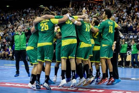 Russland vs Brasilien, Handball Weltmeisterschaft 2019, 15.01.2019 Brasilianische Mannschaft feiert den Sieg nach dem Spiel zwischen Russland und Brasilien bei der Handball Weltmeisterschaft in Berlin am 15.01.2019, , Berlin BER Germany Mercedes-Benz-Arena