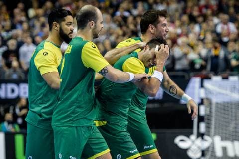 Russland vs Brasilien, Handball Weltmeisterschaft 2019, 15.01.2019 l-r: Thiago Ponciano (BRA 35), Henrique Teixeira (BRA 2), Felipe Borges (BRA 18) und Raul Nantes (BRA 49) beim Spiel zwischen Russland und Brasilien bei der Handball Weltmeisterschaft in Berlin am 15.01.2019, , Berlin BER Germany Mercedes-Benz-Arena