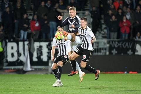09 ANDREAS CORNELIUS (BOR) - 18 BAPTISTE SANTAMARIA (SCO) FOOTBALL : Angers vs Bordeaux - Ligue 1 Conforama - 15 01 2019 FEP Panoramic 