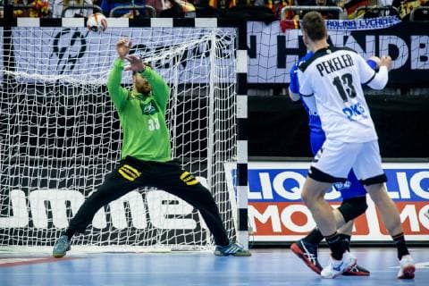 Deutschland vs Frankreich, Handball Weltmeisterschaft 2019, 15.01.2019 Torwart Andreas Wolff (GER 33) mit einer Parade beim Spiel zwischen Deutschland und Frankreich bei der Handball Weltmeisterschaft in Berlin am 15.01.2019, , Berlin BER Germany Mercedes-Benz-Arena