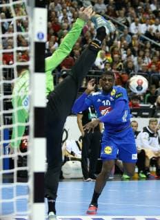 Andreas Wolff (Deutschland) pariert Wurf von Dika Mem (Frankreich) beim Spiel Deutschland gegen Frankreich der Handball- WM 2019 der Maenner am 15.01.2019 in der Mercedes-Benz Arena in Berlin Handball - WM 2019 - Gruppe A - Deutschland - Frankreich