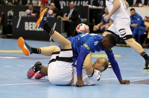 Paul Drux, Dika Mem Aktion Spielszene Zweikampf Handball Weltmeisterschaft WM Herren Saison 2018 2019 15.01.2019 Deutschland GER DHB vs.Frankreich FRA