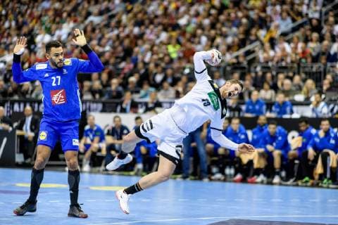Deutschland vs Frankreich, Handball Weltmeisterschaft 2019, 15.01.2019 Hendrik Pekeler (GER 13) und Adrien Dipanda (FRA 27) beim Spiel zwischen Deutschland und Frankreich bei der Handball Weltmeisterschaft in Berlin am 15.01.2019, , Berlin BER Germany Mercedes-Benz-Arena
