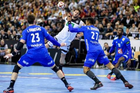 Deutschland vs Frankreich, Handball Weltmeisterschaft 2019, 15.01.2019 l-r: Ludovic Fabregas (FRA 23), Uwe Gensheimer (GER 3), Adrien Dipanda (FRA 27) und Dika Mem (FRA 10) beim Spiel zwischen Deutschland und Frankreich bei der Handball Weltmeisterschaft in Berlin am 15.01.2019, , Berlin BER Germany Mercedes-Benz-Arena