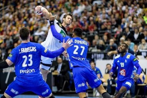 Sport Bilder des Tages Deutschland vs Frankreich, Handball Weltmeisterschaft 2019, 15.01.2019 l-r: Ludovic Fabregas (FRA 23), Uwe Gensheimer (GER 3), Adrien Dipanda (FRA 27) und Dika Mem (FRA 10) beim Spiel zwischen Deutschland und Frankreich bei der Handball Weltmeisterschaft in Berlin am 15.01.2019, , Berlin BER Germany Mercedes-Benz-Arena