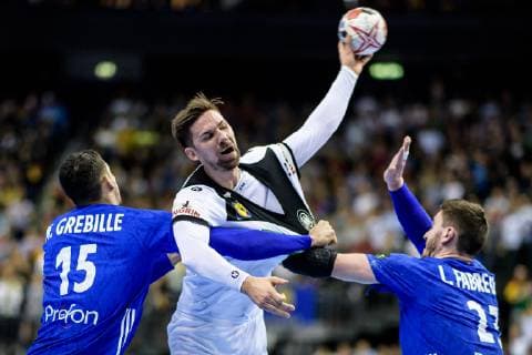 Deutschland vs Frankreich, Handball Weltmeisterschaft 2019, 15.01.2019 l-r: Mathieu Grebille (FRA 15), Fabian Wieder (GER 10) und Ludovic Fabregas (FRA 23) beim Spiel zwischen Deutschland und Frankreich bei der Handball Weltmeisterschaft in Berlin am 15.01.2019, , Berlin BER Germany Mercedes-Benz-Arena