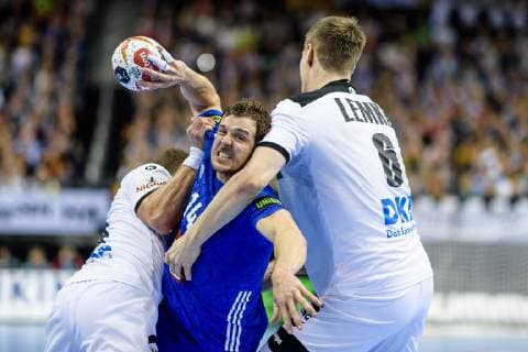 Deutschland vs Frankreich, Handball Weltmeisterschaft 2019, 15.01.2019 Kentin Mahe (FRA 14) gegen Martin Strobel (GER 19) und Finn Lemke (GER 6) beim Spiel zwischen Deutschland und Frankreich bei der Handball Weltmeisterschaft in Berlin am 15.01.2019, , Berlin BER Germany Mercedes-Benz-Arena