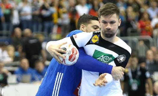 Fabian Wiede (Deutschland) setzt sich durch beim Spiel Deutschland gegen Frankreich der Handball- WM 2019 der Maenner am 15.01.2019 in der Mercedes-Benz Arena in Berlin Handball - WM 2019 - Gruppe A - Deutschland - Frankreich