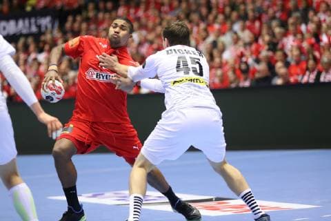 26th Mens Handball World Championship WM Weltmeisterschaft Oesterreich vs Daenemark, 15.01.19 Mads Mensah Larsen (Daenemark, 22) gegen Dicker (Oesterreich, 45)