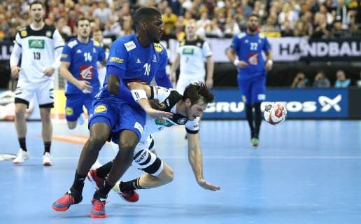 Dika Mem (Frankreich) gegen Uwe Gensheimer (Deutschland) beim Spiel Deutschland gegen Frankreich der Handball- WM 2019 der Maenner am 15.01.2019 in der Mercedes-Benz Arena in Berlin Handball - WM 2019 - Gruppe A - Deutschland - Frankreich
