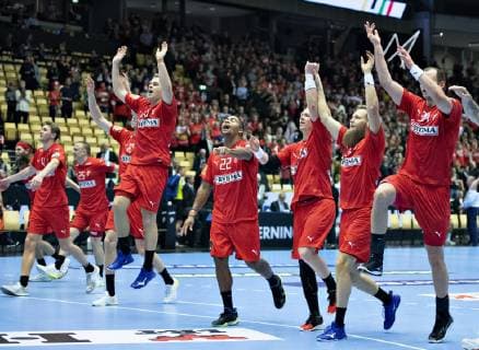 The danish players celebrate their victory in the men s IHF Handball World Championship WM Weltmeisterschaft Group C match between Austria and Denmark in Herning, Denmark, on Tuesday, Jan 15, 2019.. , Herning Jylland Denmark Copyright: HenningxBagger HenningxBaggerx COP101 spdk20190115-221721-L