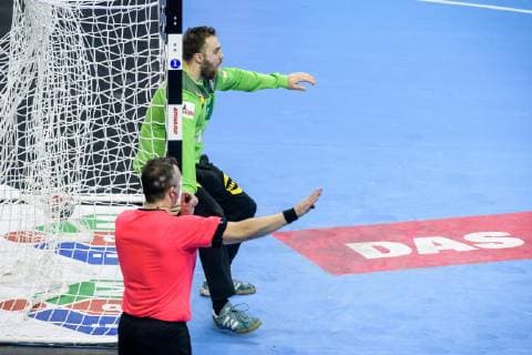 Deutschland vs Frankreich, Handball Weltmeisterschaft 2019, 15.01.2019 Torwart Andreas Wolff (GER 33) beim Wurf zum 25:25 Ausgleich in der letzten Sekunde geschlagen beim Spiel zwischen Deutschland und Frankreich bei der Handball Weltmeisterschaft in Berlin am 15.01.2019, , Berlin BER Germany Mercedes-Benz-Arena