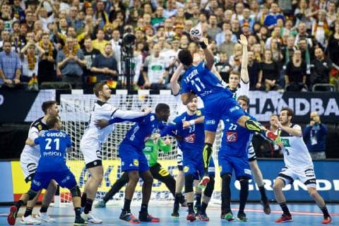 Sport Bilder des Tages Handball Berlin 15.01.2019 Weltmeisterschaft 2019 Weltmeisterschaften der Männer Gruppe A Deutschland (GER) - Frankreich (FRA) Timothey N Guessan trifft zum 30-30 Ausgleich