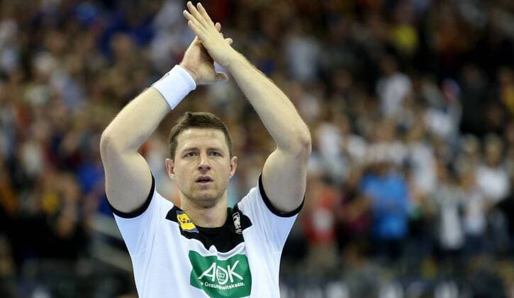 Martin Strobel (Deutschland) bedankt sich nach Spielende beim Publikum beim Spiel Deutschland gegen Frankreich der Handball- WM 2019 der Maenner am 15.01.2019 in der Mercedes-Benz Arena in Berlin Handball - WM 2019 - Gruppe A - Deutschland - Frankreich