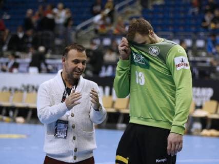 Berlin, Deutschland, Hallenhandball - WM in Berlin Deutschland vs. Frankreich 25 : 25 am 15. 01. 2019 in der Mercedes Benz Arena in Berlin Diskussion nach dem Spiel zwischen Torwart Andreas Wolff (GER 33) re.- und Bob HANNING ( GER ) li.-