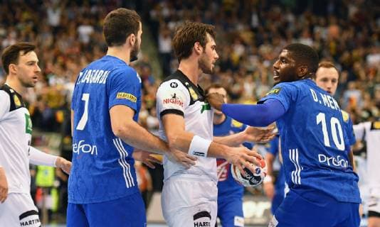 Uwe Gensheimer (Deutschland), und Dika Mem (FRA), bei einem Gerangel Deutschland-Frankreich Germany-France IHF Handball Weltmeisterschaft 2019, Hanball World Championship WM Weltmeisterschaft 2019, Herren, Männer, Maenner, men, Handball, Deutschland, Germany, Vorrunde, Gruppe A, group A Berlin, 15.1.2019