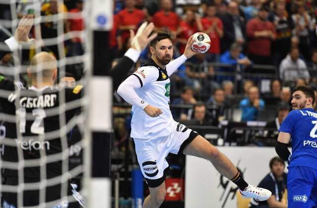 Fabian Wiede (Deutschland), beim Wurf Deutschland-Frankreich Germany-France IHF Handball Weltmeisterschaft 2019, Hanball World Championship WM Weltmeisterschaft 2019, Herren, Männer, Maenner, men, Handball, Deutschland, Germany, Vorrunde, Gruppe A, group A Berlin, 15.1.2019