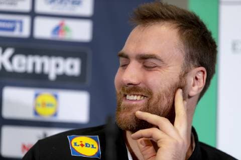 Torhueter Andreas Wolff (Nr. 33, Deutschland) reagiert belaechelnd auf die Frage eines Journalisten. Pressekonferenz des DHB, Handball, IHF Handball Weltmeisterschaft, 16.01.19 Berlin Berlin Germany Mercedes-Benz-Arena Copyright: xAgentur54Gradx xFelixxKoenigx