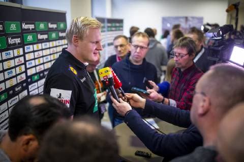 Patrick Wiencek (Nr. 7, Deutschland) steht den Journalisten nach der Pressekonferenz fuer Fragen zur Verfuegung. Pressekonferenz des DHB, Handball, IHF Handball Weltmeisterschaft, 16.01.19 Berlin Berlin Germany Mercedes-Benz-Arena Copyright: xAgentur54Gradx xFelixxKoenigx