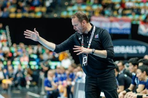 Handball WM, Japan - Island Muenchen, Deutschland, 16.01.2019, IHF Handball WM 2019, Gruppe B, Japan - Island, Trainer Dagur Sigurdsson (JPN) gestikuliert, gestik ( DeFodi048