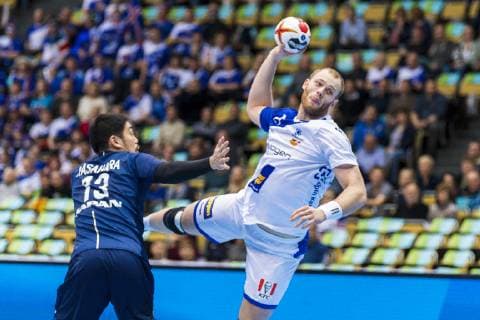 Handball WM, Japan - Island Muenchen, Deutschland 16. Januar 2019: WM 2019 Männer - Gruppe B - Japan vs. Island v.li. Kenya Kasahara (Japan), Arnar Arnarsson (Island) Muenchen Olympiahalle Bayern Deutschland