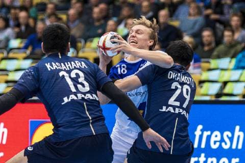 Handball WM, Japan - Island Muenchen, Deutschland 16. Januar 2019: WM 2019 Männer - Gruppe B - Japan vs. Island v.li. Kenya Kasahara (Japan), Gisli Thorgeir Kristjansson (Island), Ryusei Okamoto (Japan) Muenchen Olympiahalle Bayern Deutschland