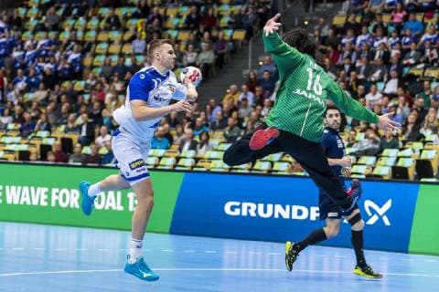 Handball WM, Japan - Island Muenchen, Deutschland 16. Januar 2019: WM 2019 Männer - Gruppe B - Japan vs. Island v.li. Sigvaldi Gudjonsson (Island), Akihito Kai (Japan) Muenchen Olympiahalle Bayern Deutschland