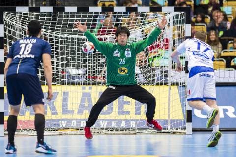 Handball WM, Japan - Island Muenchen, Deutschland 16. Januar 2019: WM 2019 Männer - Gruppe B - Japan vs. Island v.li. Kohei Narita (Japan), Yuki Kubo (Japan), Arnor Gunnarsson (Island) Muenchen Olympiahalle Bayern Deutschland